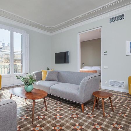 6 Dormitorios En Apartamento Modernista En El Corazon De Barcelona Exterior photo