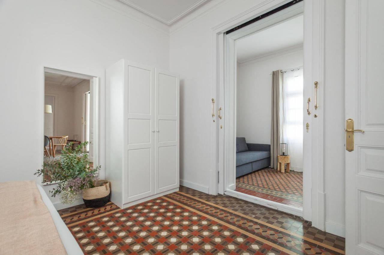 6 Dormitorios En Apartamento Modernista En El Corazon De Barcelona Exterior photo