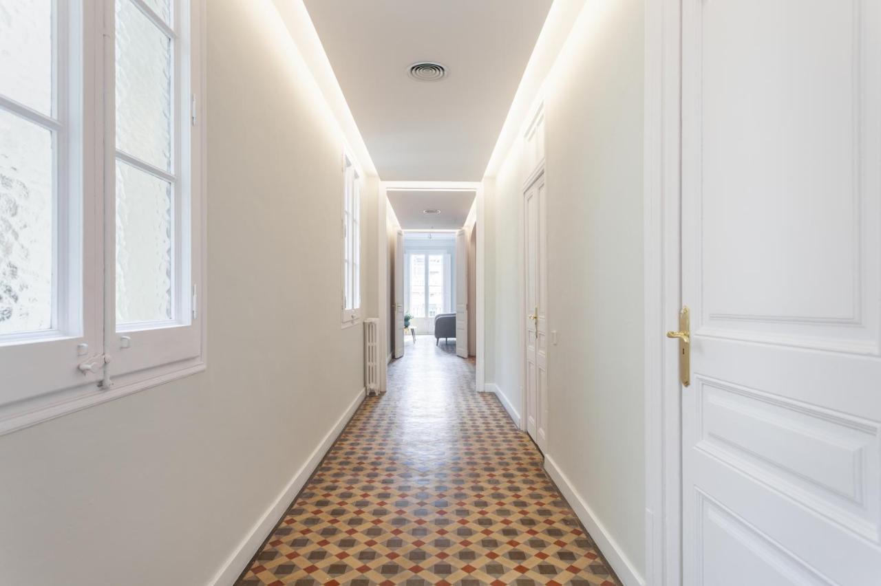 6 Dormitorios En Apartamento Modernista En El Corazon De Barcelona Exterior photo