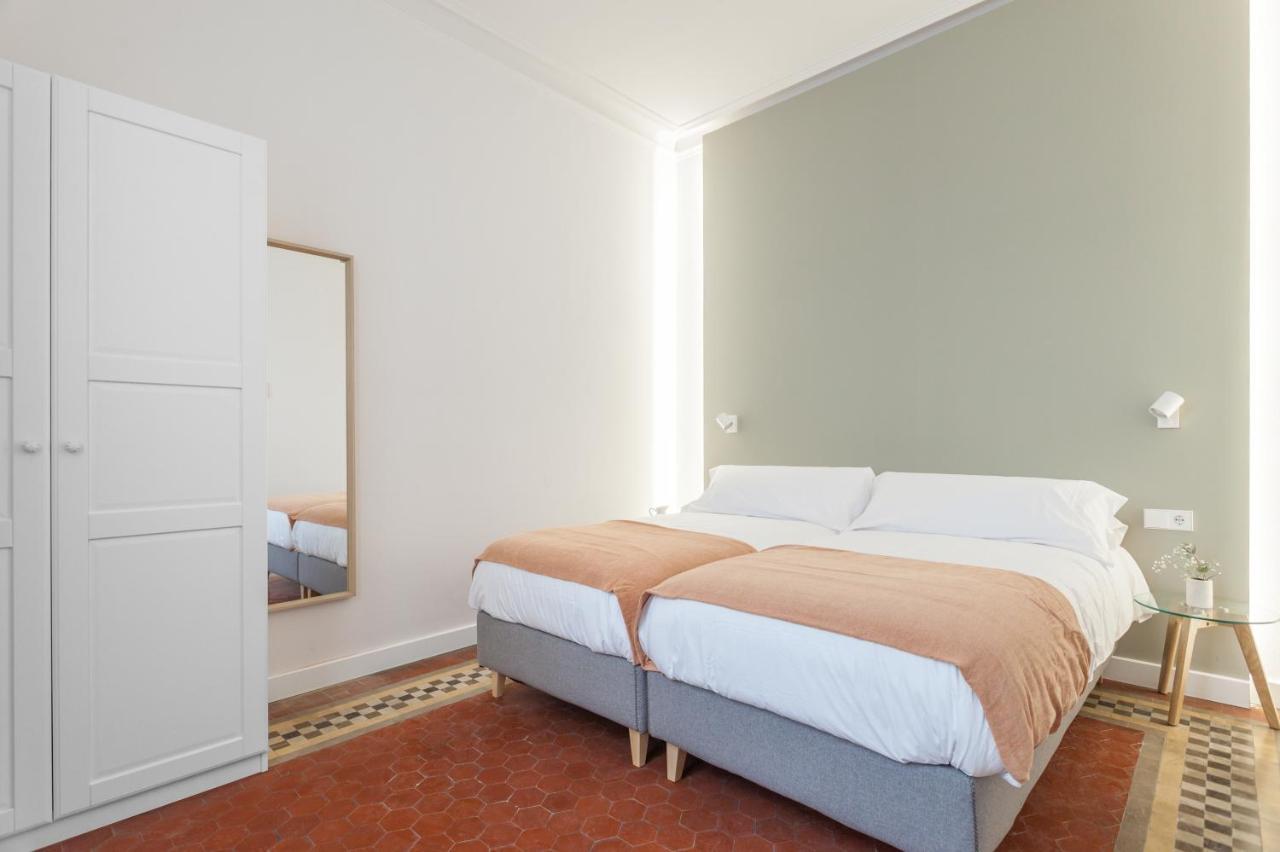 6 Dormitorios En Apartamento Modernista En El Corazon De Barcelona Exterior photo