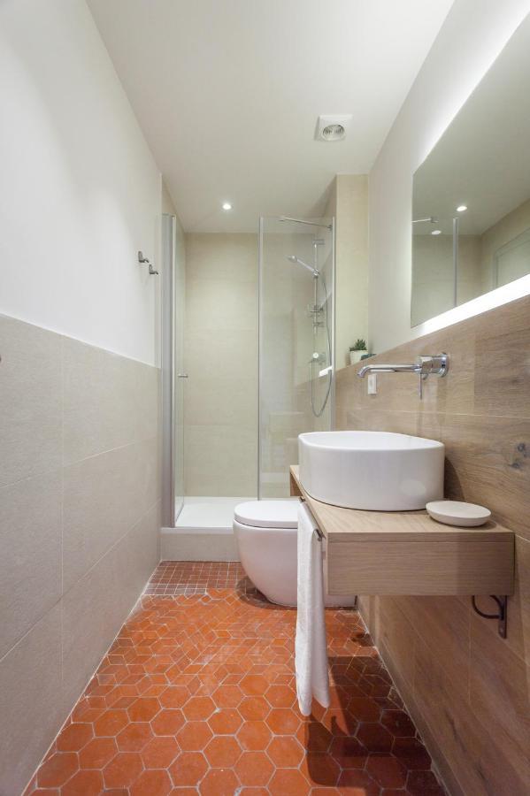 6 Dormitorios En Apartamento Modernista En El Corazon De Barcelona Exterior photo
