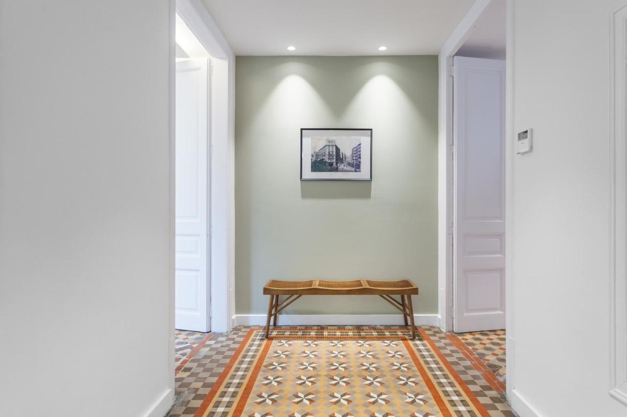 6 Dormitorios En Apartamento Modernista En El Corazon De Barcelona Exterior photo