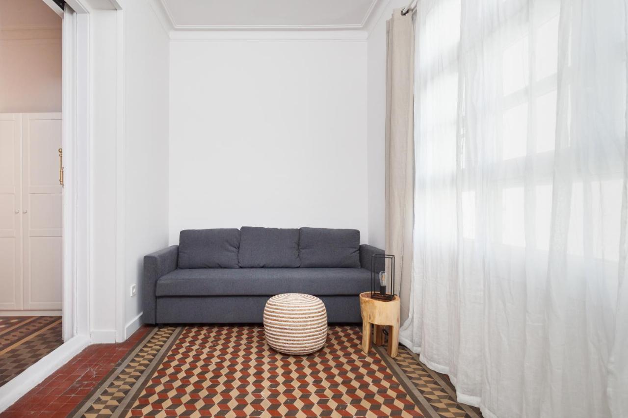 6 Dormitorios En Apartamento Modernista En El Corazon De Barcelona Exterior photo