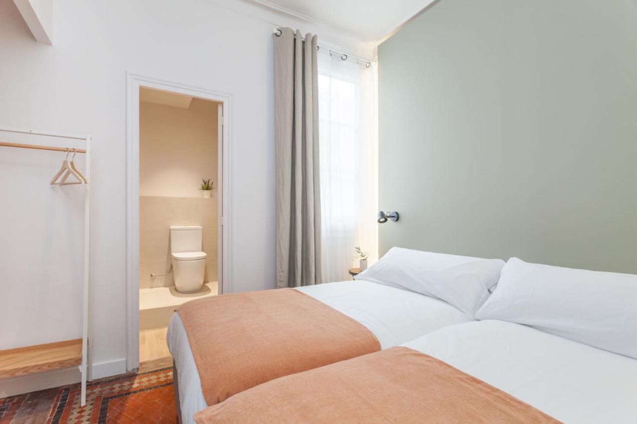 6 Dormitorios En Apartamento Modernista En El Corazon De Barcelona Exterior photo