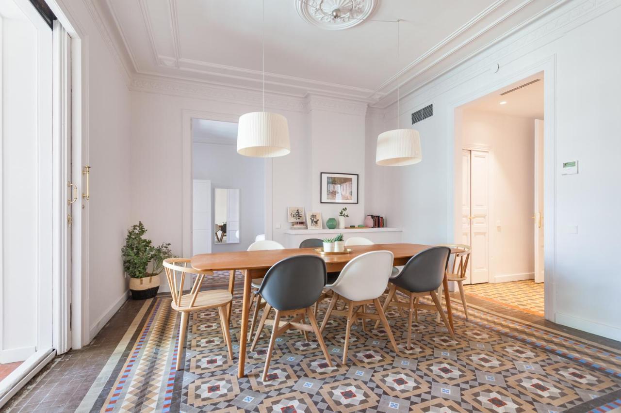 6 Dormitorios En Apartamento Modernista En El Corazon De Barcelona Exterior photo